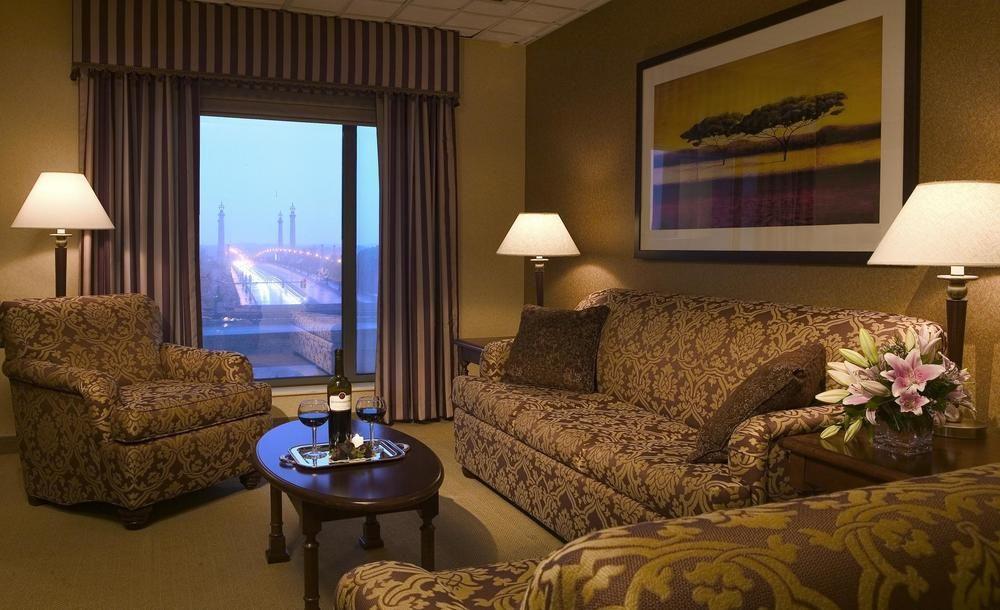 Sheraton Springfield Monarch Place Hotel Экстерьер фото